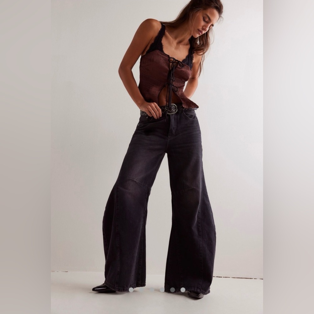 FREE PEOPLE WE THE FREE EDEN HIGH SLOUCHY FLARE JEANS IN BLACK SIZE 28 SHORT - Picture 5 of 16